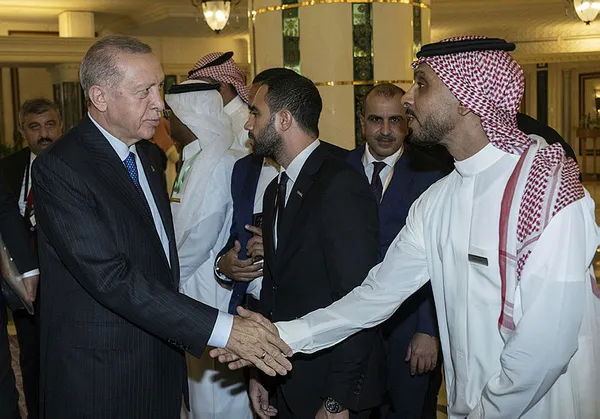 ticaret-bakani-omer-bolattan-suudi-arabistanda-kritik-temas-yatirim-ve-isbirligi-mesaji-1689622775200.jpg Ticaret Bakanı Ömer Bolat'tan Suudi Arabistan'da kritik temas! Yatırım ve işbirliği mesajı... - 7