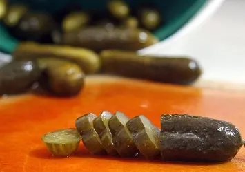20 ton bozulmuş turşu ele geçirildi!