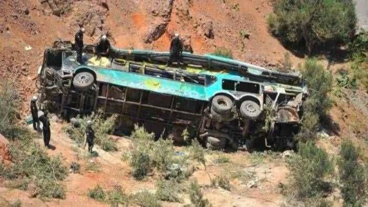 Peru'da minibüs uçuruma yuvarlandı! 10 kişi öldü