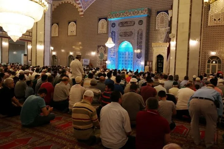 Kadir Gecesi hangi sureler okunur? Kadir Gecesi okunacak zikirler ve çekilecek tesbihler neler? Diyanet açıklaması