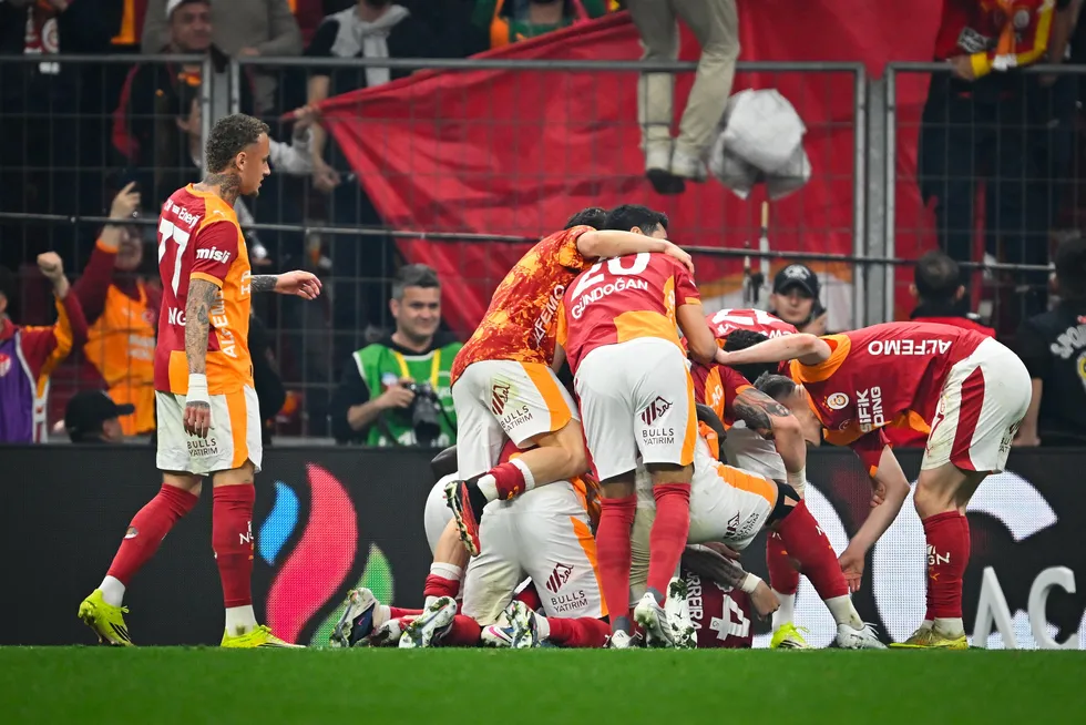 derbiye-aslan-damgasi-galatasaraydan-fenerbahceye-farkli-tarife-lider-3-puani-3-golle-aldi-1777230754915.jpg FOTOĞRAF (AA)