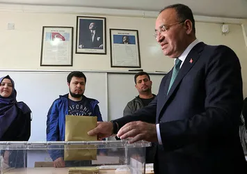 Bakanlar sandık başında: "Bugün söz millette"