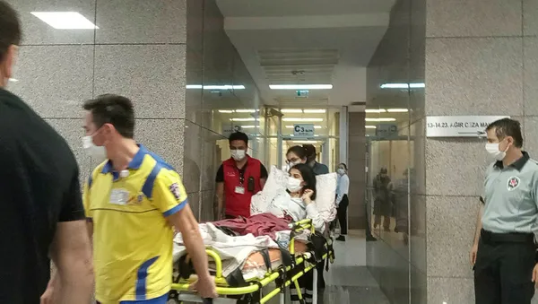 bosanma-surecinde-oldugu-esini-kursun-yagmuruna-dizdi-durusmaya-sedyeyle-geldi-1625749192650.jpg Boşanma sürecinde olduğu eşini kurşun yağmuruna dizdi! Duruşmaya sedyeyle geldi - 2