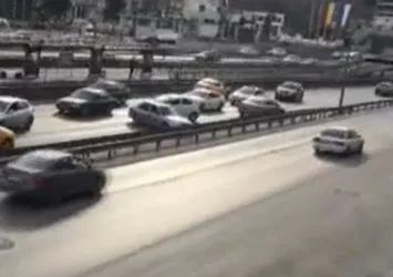 İstanbul'da trafik tersten aktı! Sürücülerden pes dedirten hareket