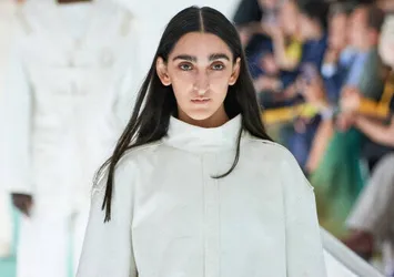 Ünlü moda markasının reklam yüzünden Azerbaycan'a alçak söylem! Terör örgütünden eğitim aldı: Saldıracağız...