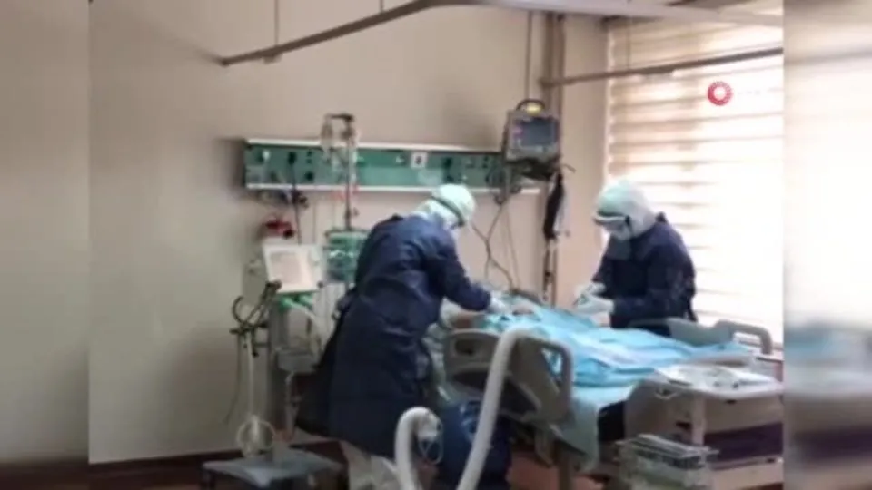 Prof. Dr. Güner Sönmez’den flaş koronavirüs aşısı açıklaması! B ve T hücreleri de savaşıyor