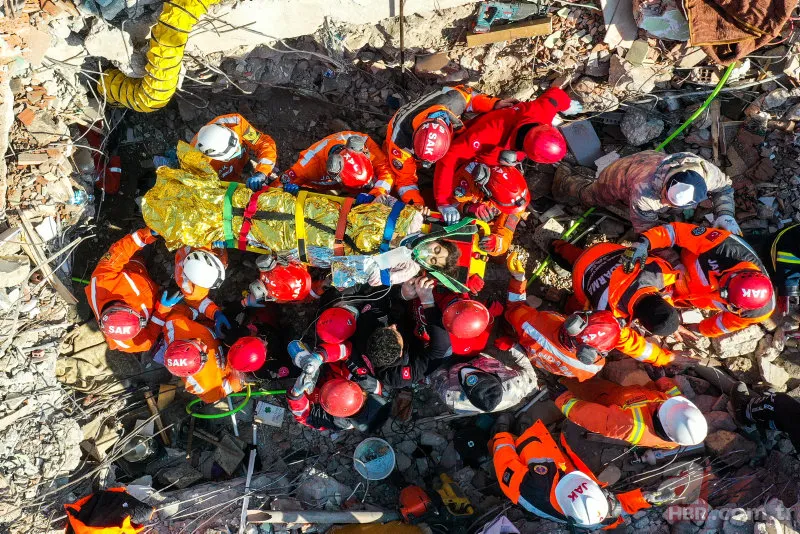 Depremin 8. gününde umudun kalbi bu noktalarda atıyor! Derya Akdoğan enkazdan sağ çıkarıldı 16