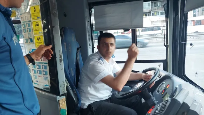 1718651208093.jpg Bebek arabası kapıya sıkıştı: Öfkeli baba sürücüye saldırdı - 1