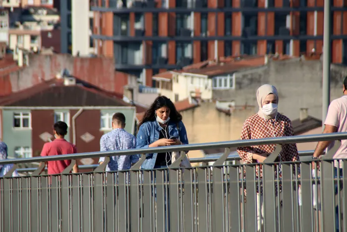Vatandaşların metrobüs isyanı! Sosyal mesafesiz yolculuğa tepki gösterdiler