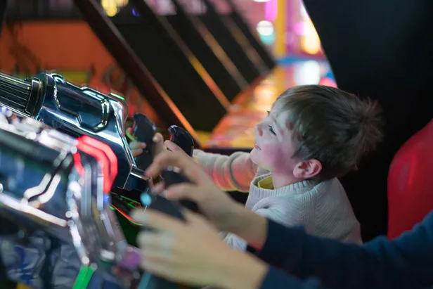 Bugün nereler açılacak? 1 Temmuz sinema salonları, oyun salonları, düğün salonları, internet kafeler açıldı mı?