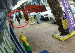 Kuyumcudaki soygun kamerada: 100 gram altını alıp kaçtı