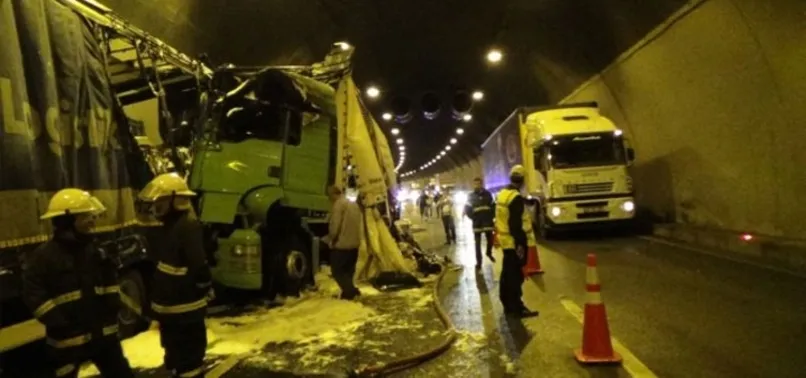 Bolu Dağı Tüneli'nde iki TIR çarpıştı