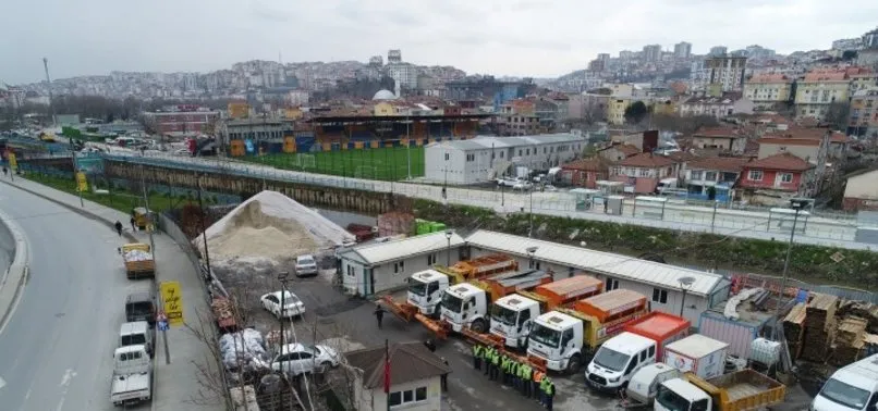 Kar yağışı İstanbul'a giriş yaptı ekipler alarm durumuna geçti