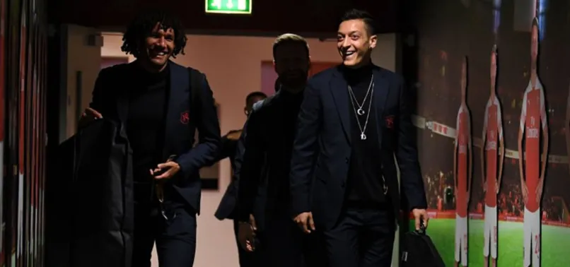 Mesut Özil'in kolyesi Almanları çıldırttı