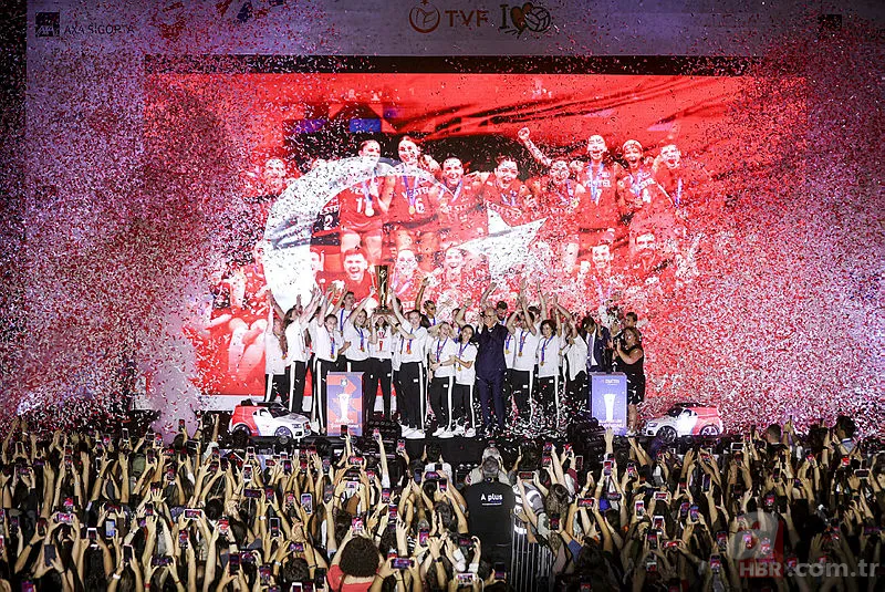 Filenin Sultanları Avrupa zaferini doyasıya kutladı! Melissa Vargas "Malatya bulunmaz eşin" türküsüyle coştu! İşte o anlar... 22