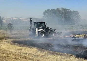 Saman balyası yangını ormana sıçradı
