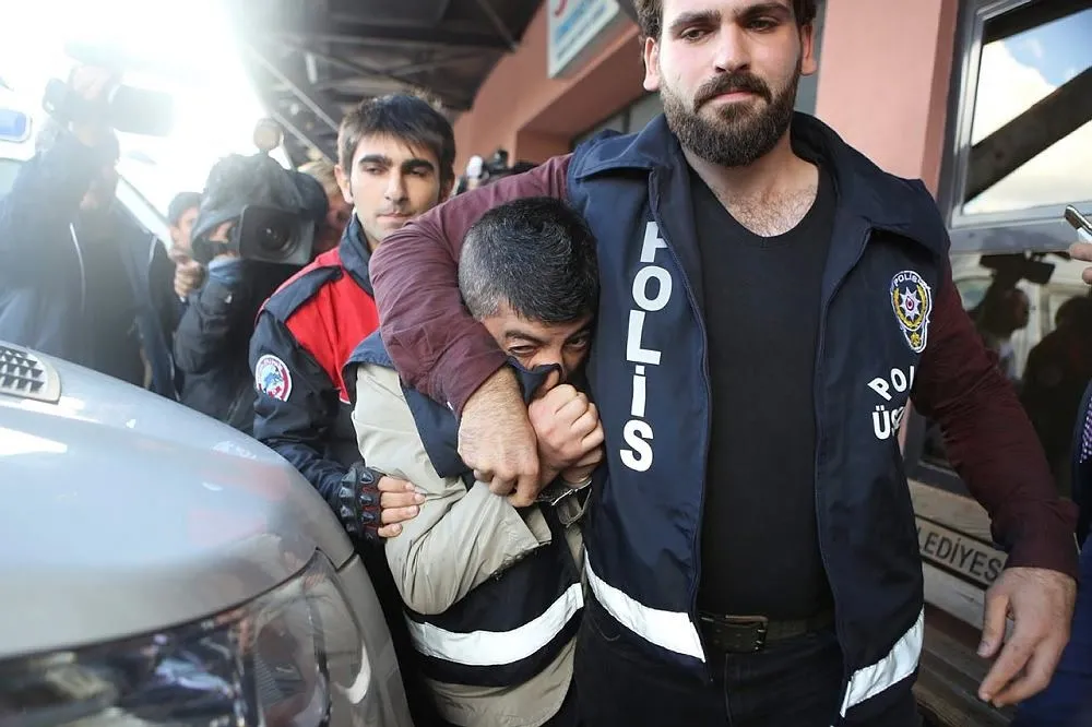 Metrobüsteki 'şemsiyeli saldırgan' tutuklama istemiyle mahkemeye sevkedildi - 1