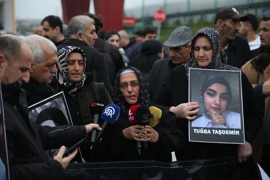 dilovasindaki-olum-fabrikasinda-skandallar-zinciri-cocuklarimiz-birbirine-sarilarak-can-verdi-1774548358189.jpg Fotoğraf (AA)