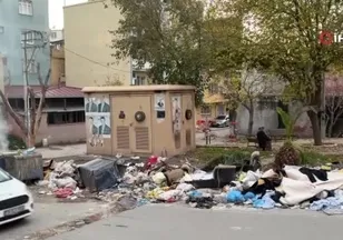 Buca'da park manzaralı çöp dağları