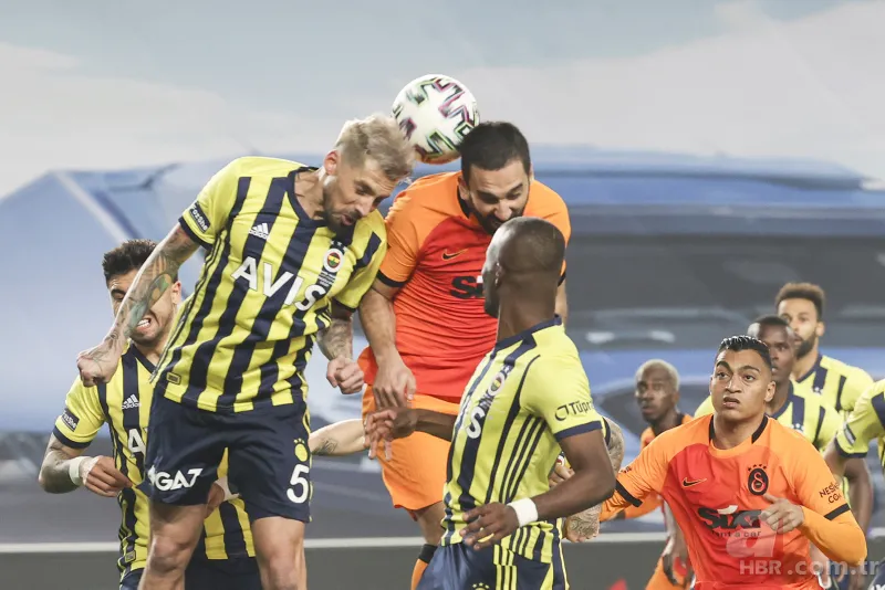 Arda Turan Fenerbahçe-Galatasaray maçı sonrası gözyaşlarına hakim olamadı! İşte o anlar... 8