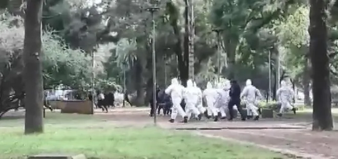 Arjantin’de karantinaya uymayan kişileri polis kovaladı