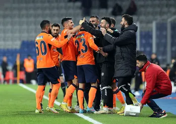 Başakşehir'den üst üste ikinci galibiyet! Başakşehir 2-0 Antalyaspor (MAÇ SONUCU)