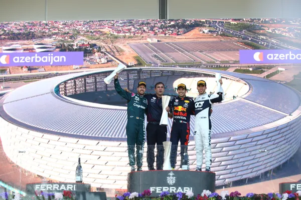 Formula 1 Azerbaycan Grand Prix'sini Sergio Perez kazandı - 1