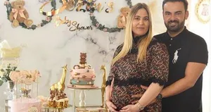 Yalıda baby shower! Kızının ismini ilk kez açıkladı