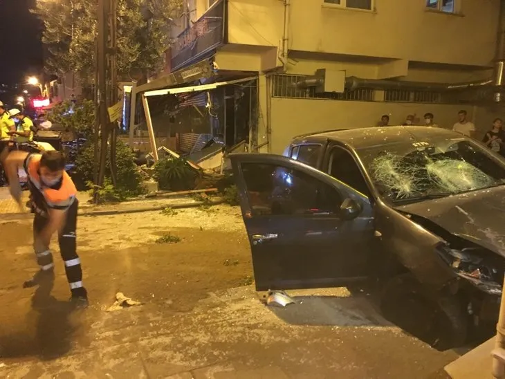 Ataşehir’de büyük facia! Aşırı hız yapan otomobil restorana daldı