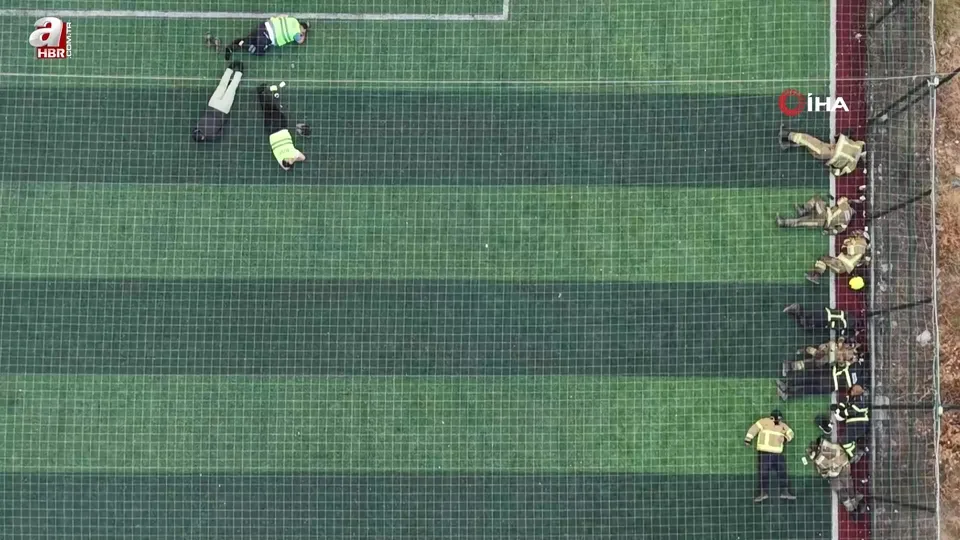 Alev savaşçıları halı sahada böyle dinlendi