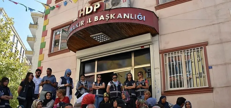 HDP ÖNÜNDEKİ 'EVLAT' NÖBETİNE DESTEK...