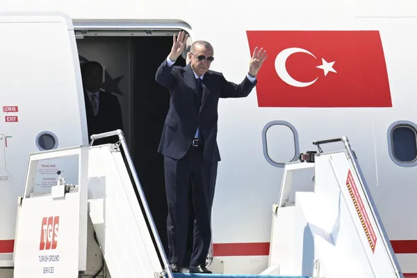 baskan-erdogan-macaristan-donusu-gazetecilerin-sorularini-yanitladi-1692614074267.jpg Başkan Erdoğan Macaristan dönüşü gazetecilerin sorularını yanıtladı - 10