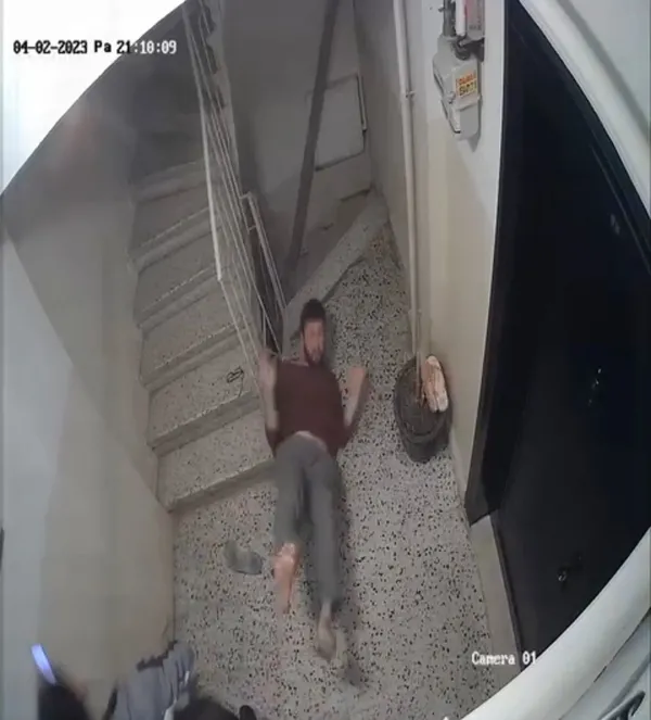 1680762428030.jpg Kiracıya 'evden çık' dayağı! Dehşet anları güvenlik kamerasında - 1
