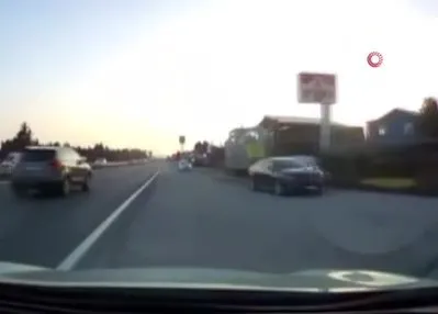 Araca çarptı tarladan kaçmaya çalıştı