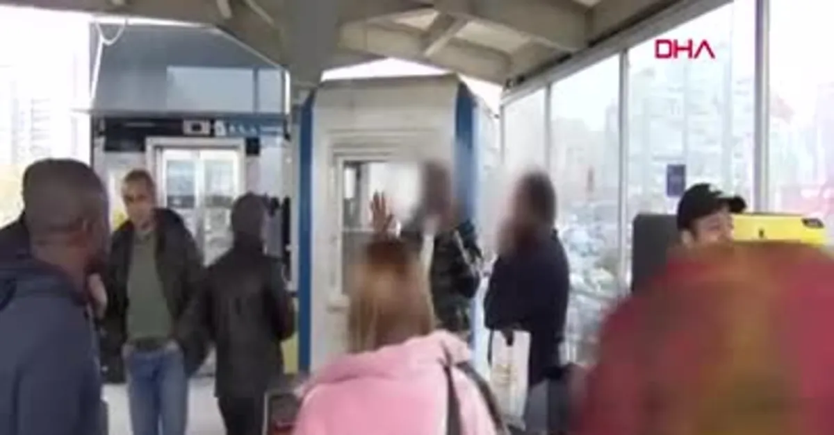 Metrobüste taciz! Kadına kabusu yaşattılar...