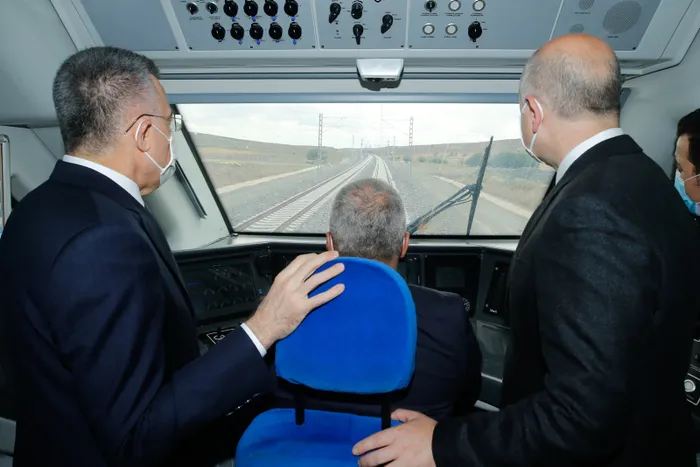 Son dakika: Cumhurbaşkanı Yardımcısı Fuat Oktay’dan YHT şantiyesinde inceleme