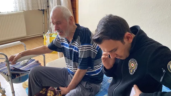 zonguldakta-yurek-burkan-olay-felcli-adam-tek-kaldigi-evde-olmekten-korkup-hungur-hungur-agladi-1665581196414.jpg Zonguldak’ta yürek burkan olay! Felçli adam tek kaldığı evde ölmekten korkup hüngür hüngür ağladı - 3