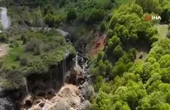 Masalsı görüntülere sahne olan şelale