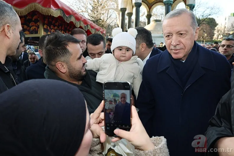Başkan Erdoğan İstanbul'da! Sultanahmet'te vatandaşların kandilini kutladı 2
