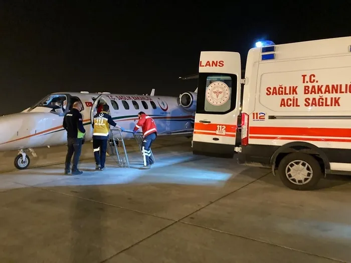 Kayseri'de nefes alamayan hastanın imdadına uçak ambulans yetişti - 3