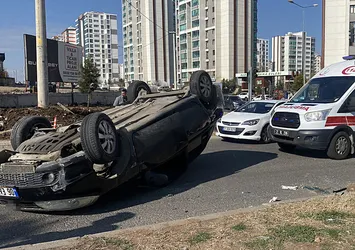 Diyarbakır'da otomobil takla attı: 6 yaralı