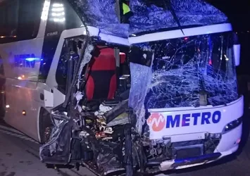 Amasya'da otobüs ile TIR çarpıştı