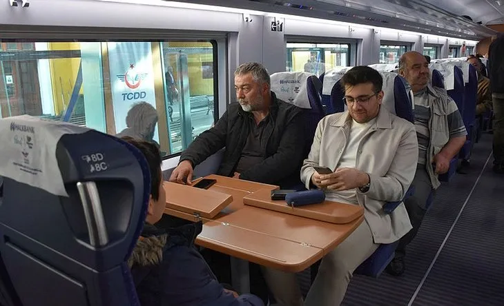 Ankara-Sivas yüksek hızlı treni kullanıma açıldı: İlk ücretsiz seferini gerçekleştirdi!
