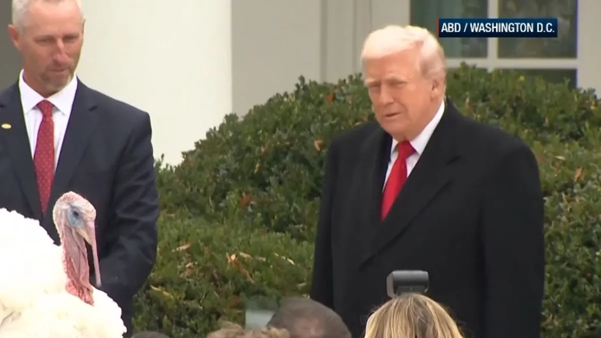 Trump Beyaz Saray’da iki hindiyi affetti