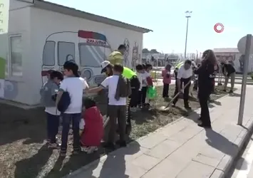 Batman’da 100 öğrenci 116 adet fidan dikti