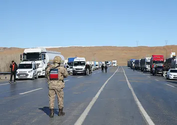 Van-Hakkari kara yolunda çığ tehlikesi! Ekipler gerekli kontrolleri yaptı