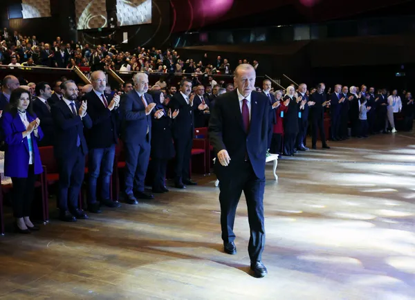 Başkan Recep Tayyip Erdoğan tarih vererek müjdeyi duyurdu: Çalışan emekliye 5 bin TL ikramiye...