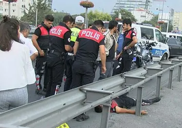 E-5'te feci kaza! Yaralı polisler var...