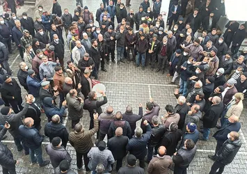 Dövizdeki düşüş Malatya'daki kayısı satıcılarını sevindirdi! Davul zurna ile dolar yaktılar