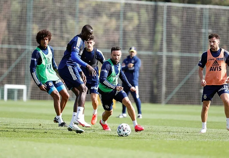 Fenerbahce Trabzonspor Derbisi Kadikoy De Zorlu Randevu Iste Surpriz Ilk 11 Ler
